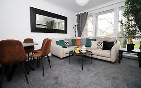 Cogan Court By Mia Living Modern 3 Bedroom Apartment With Free Parking